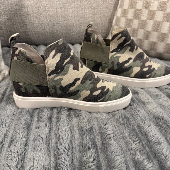 STEVE MADDEN CRUSHIN HIGH-TOP SLIP-ON GREEN CAMOUFLAGE SNEAKERS- SIZE 6 - Picture 2 of 4